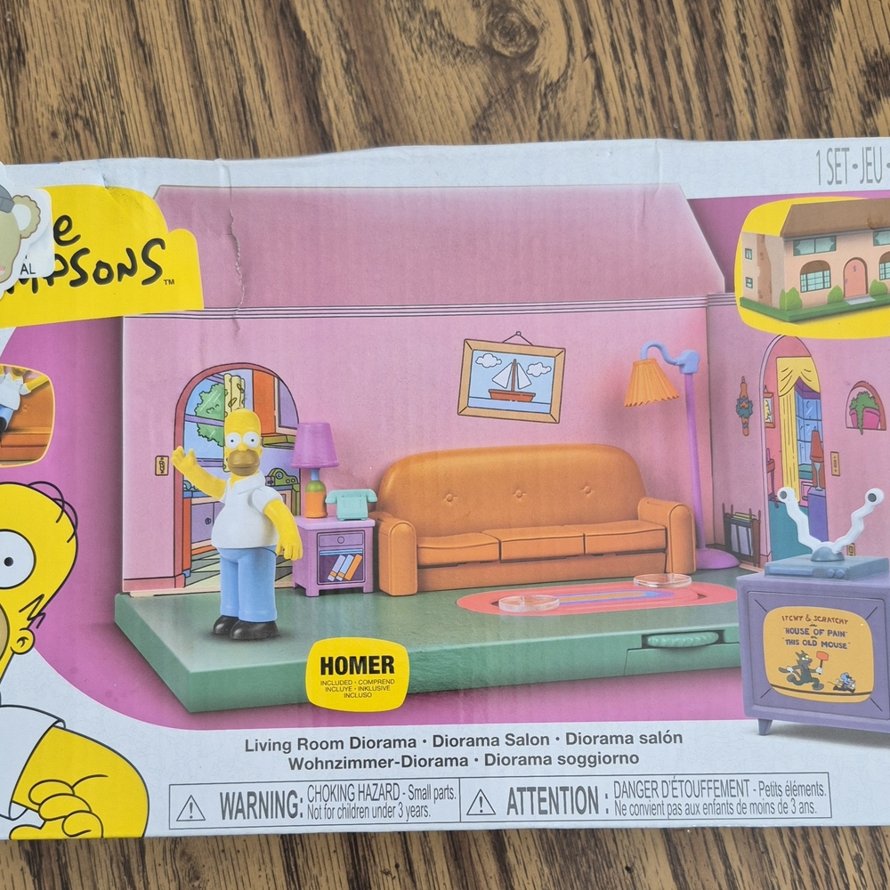 The Simpsons Living Room Diorama with Homer Figure